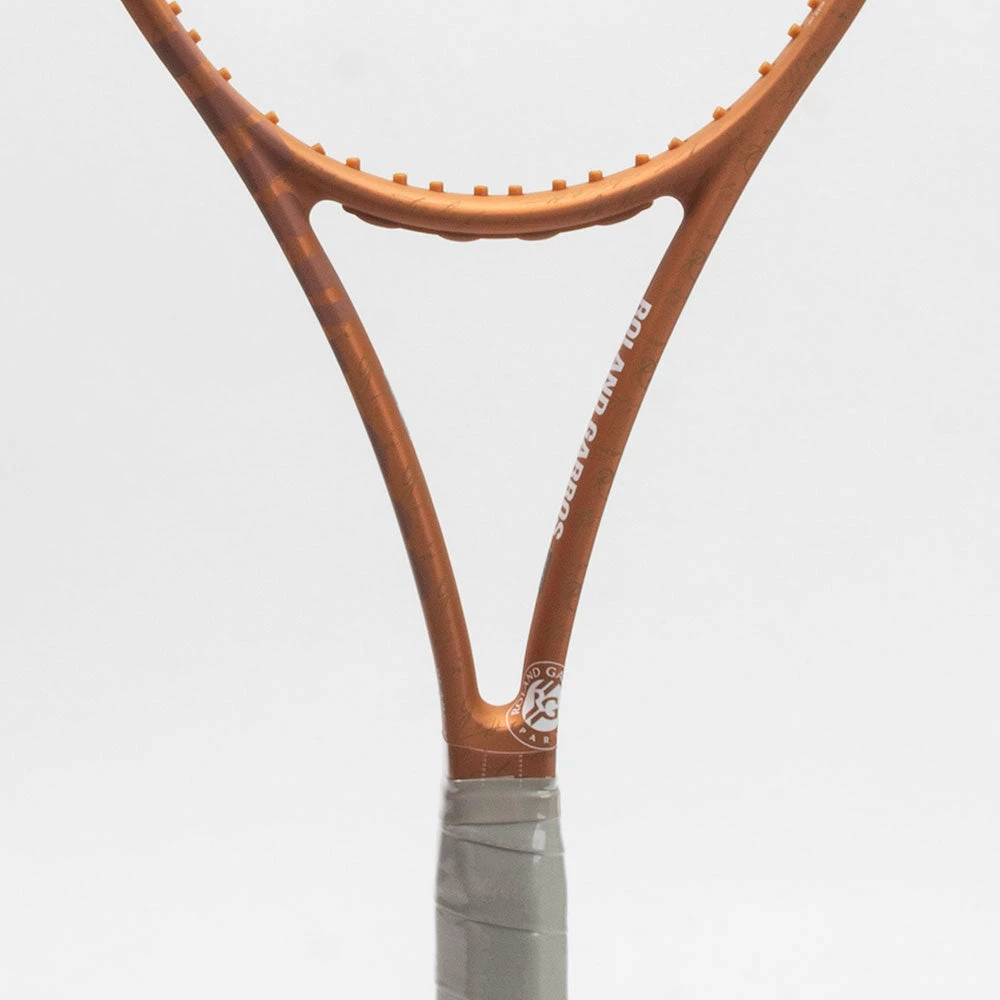 Wilson Blade 98 (18x20) V8 Roland Garros Tennis Racquets 4 Wilson Blade 98 (18x20) V8 Roland Garros Tennis Racquets