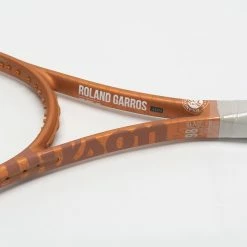 Wilson Blade 98 (18x20) V8 Roland Garros Tennis Racquets 8 Wilson Blade 98 (18x20) V8 Roland Garros Tennis Racquets