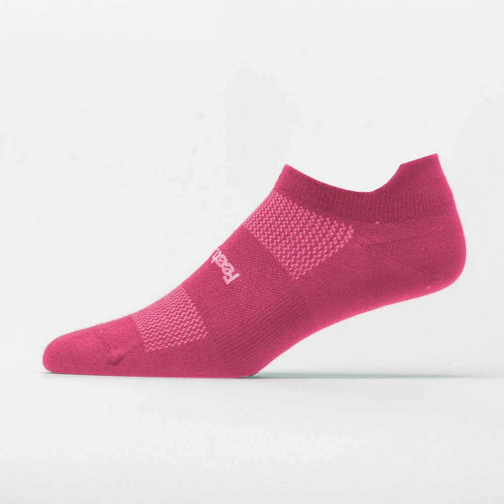 Feetures High Performance Ultra Light Cushion No Show Tab Socks 23 Feetures High Performance Ultra Light Cushion No Show Tab Socks